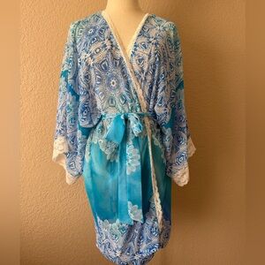 In Bloom Blue and White Lace Trim Robe